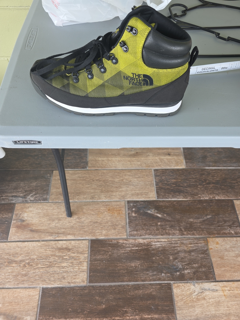 The North Face Men' Green and Black High-Top Hiking Shoes - Picture 2 of 11